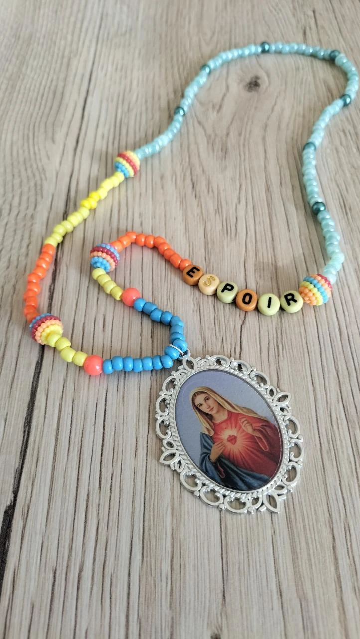 Pearl necklace with virgin medal – photo 2